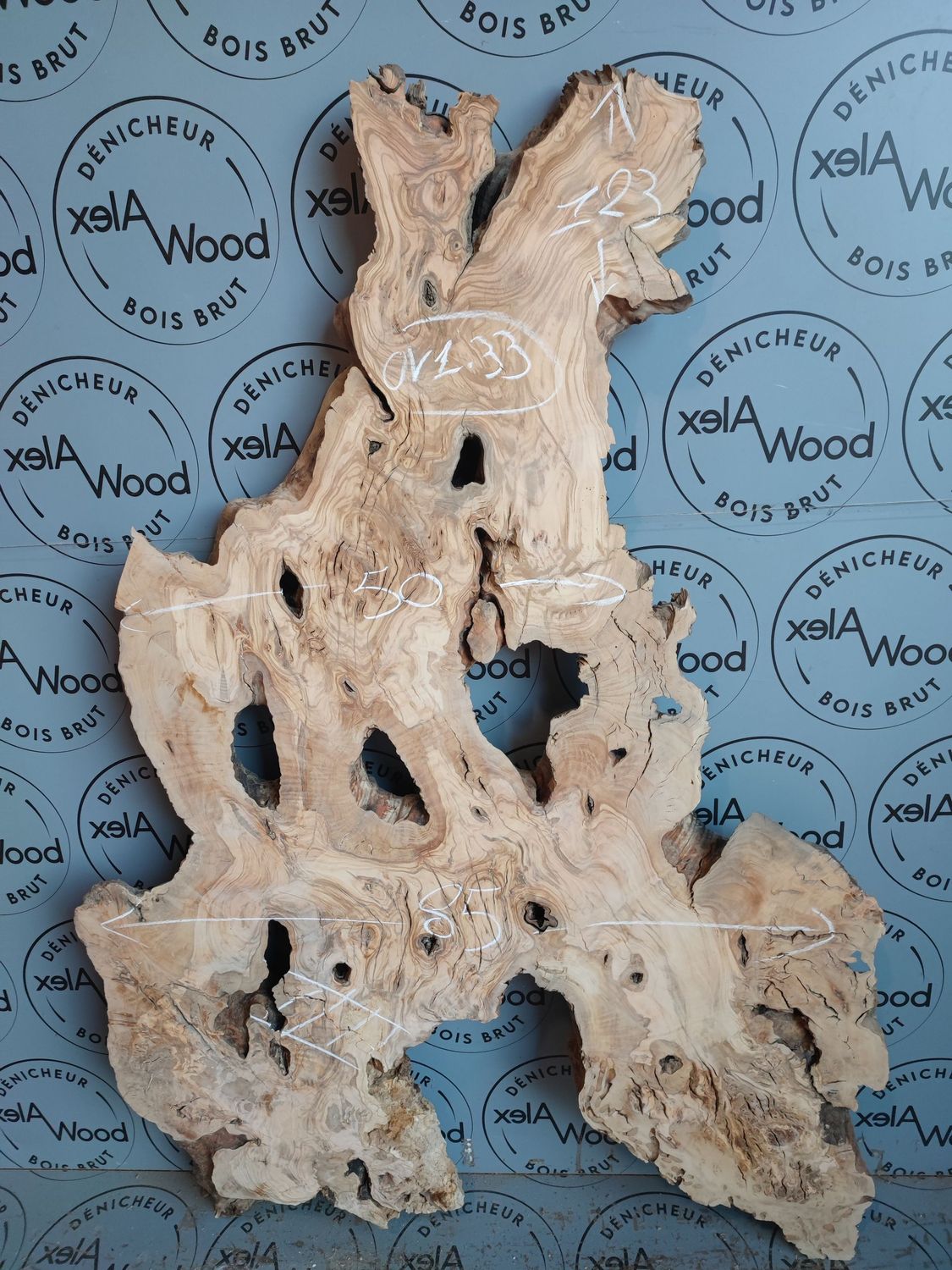 Plateau en bois d’olivier prêt pour projet DIY et résine époxy