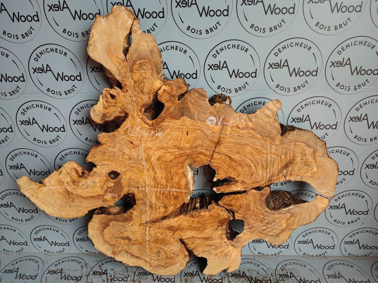 Plateau bois d'olivier live edge - OV403 Plateau bois d'olivier live edge - OV403