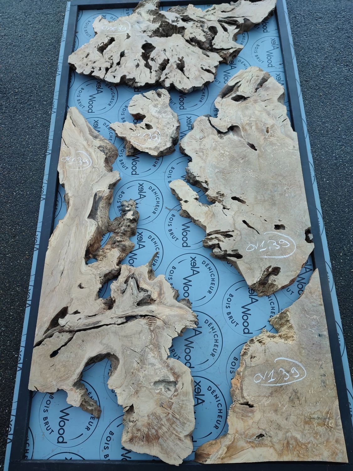 ​Lot de 5 plateaux en bois d’olivier pour table canyon