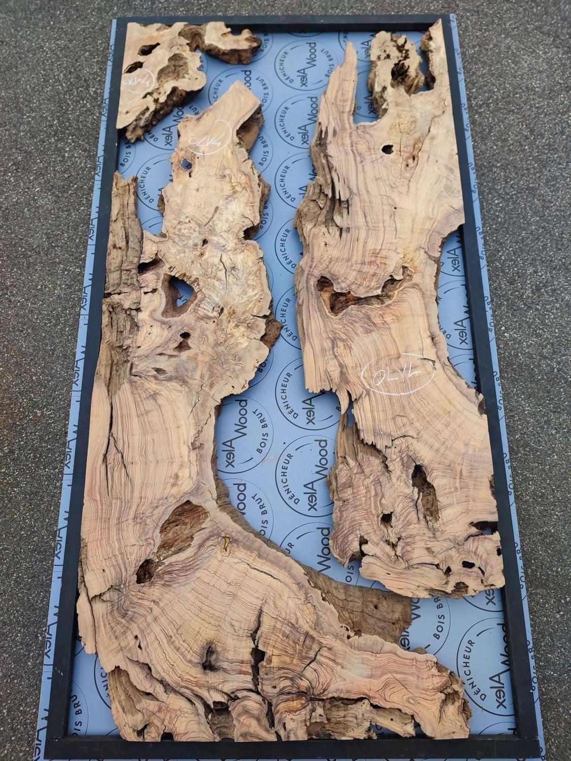 3 plateaux d’olivier + 34L résine spéciale bois 3 plateaux d’olivier + 34L résine spéciale bois