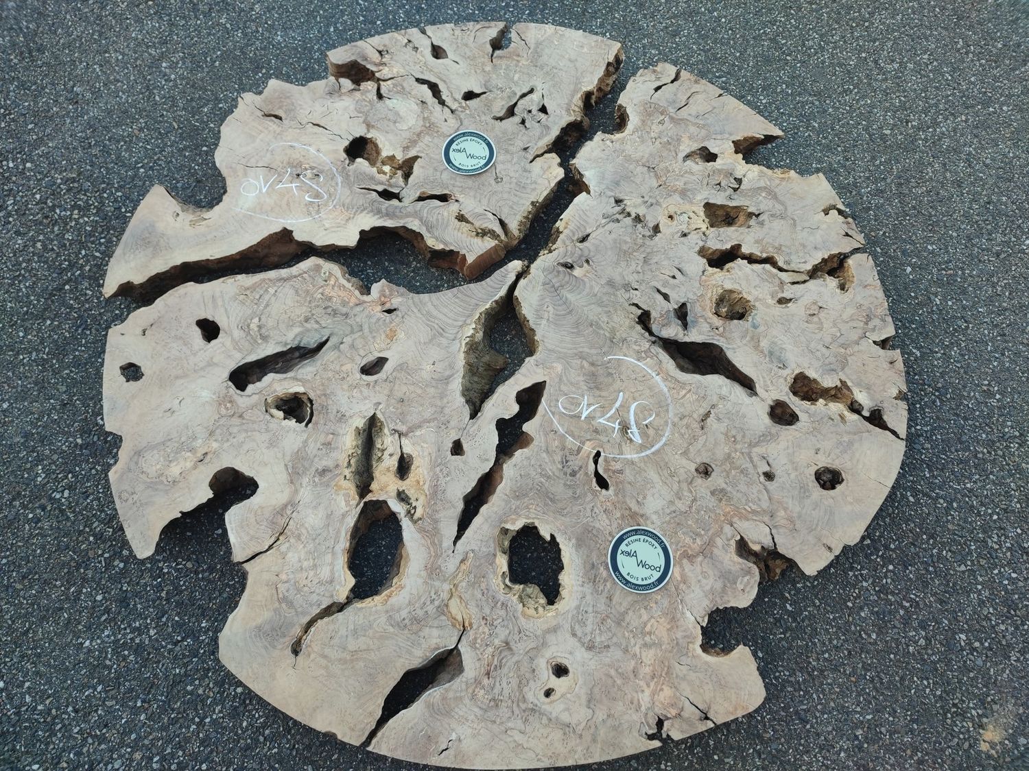 Rondelle de bois d’olivier – Bords bruts et teintes miel – Pièce unique OV48 Rondelle de bois d’olivier – Bords bruts et teintes miel – Pièce unique OV48