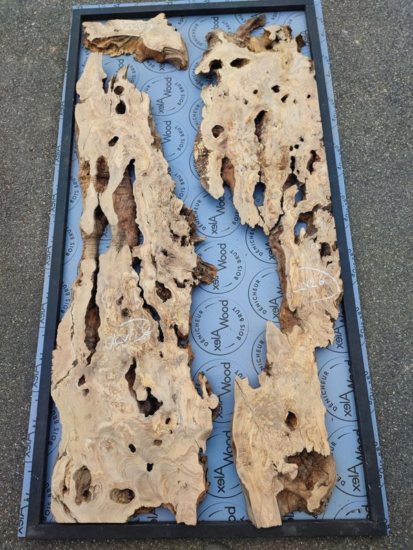 Plateaux de bois d’olivier du lot, avec leur veinage et leurs contours naturels.