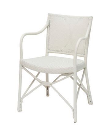 SILLA CON BRAZOS MAMBO RATTAN BLANCO