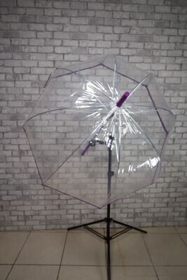 grand parapluie transparent et violet