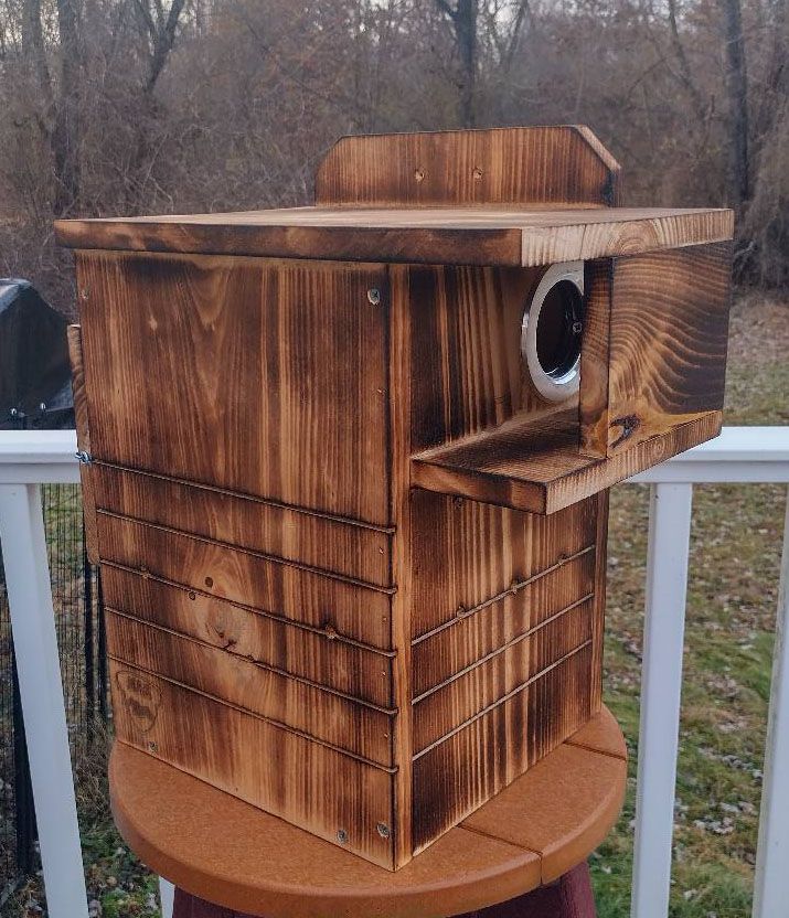 Squirrel Nesting Box with Wireless Side View Camera