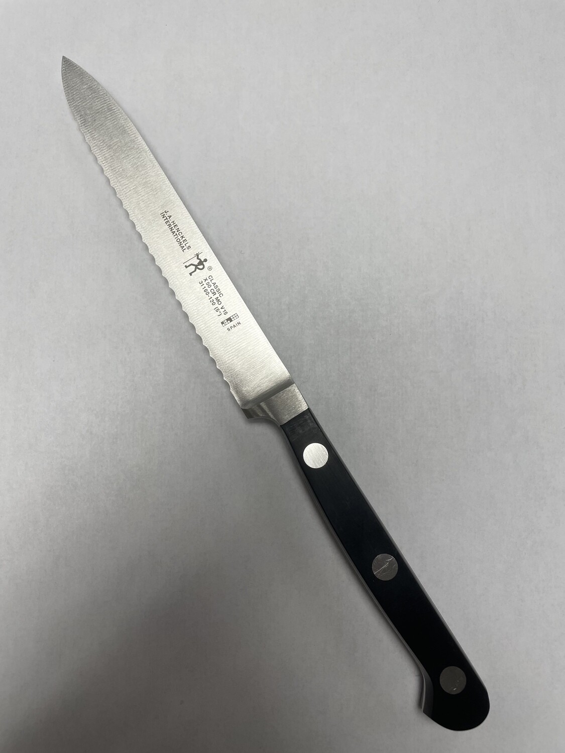 Knife Classic 5 in Serrated (Bliste