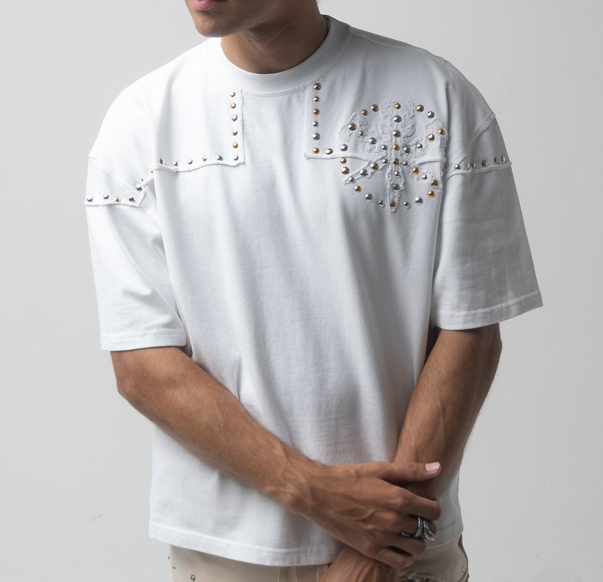 SWORDS STUDS TEE