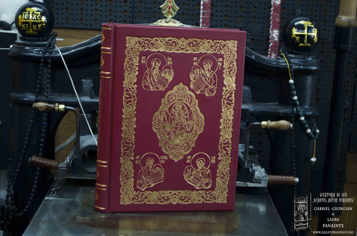 Sfânta Evanghelie -format mare - Ed. IBMBOR (piele naturală)