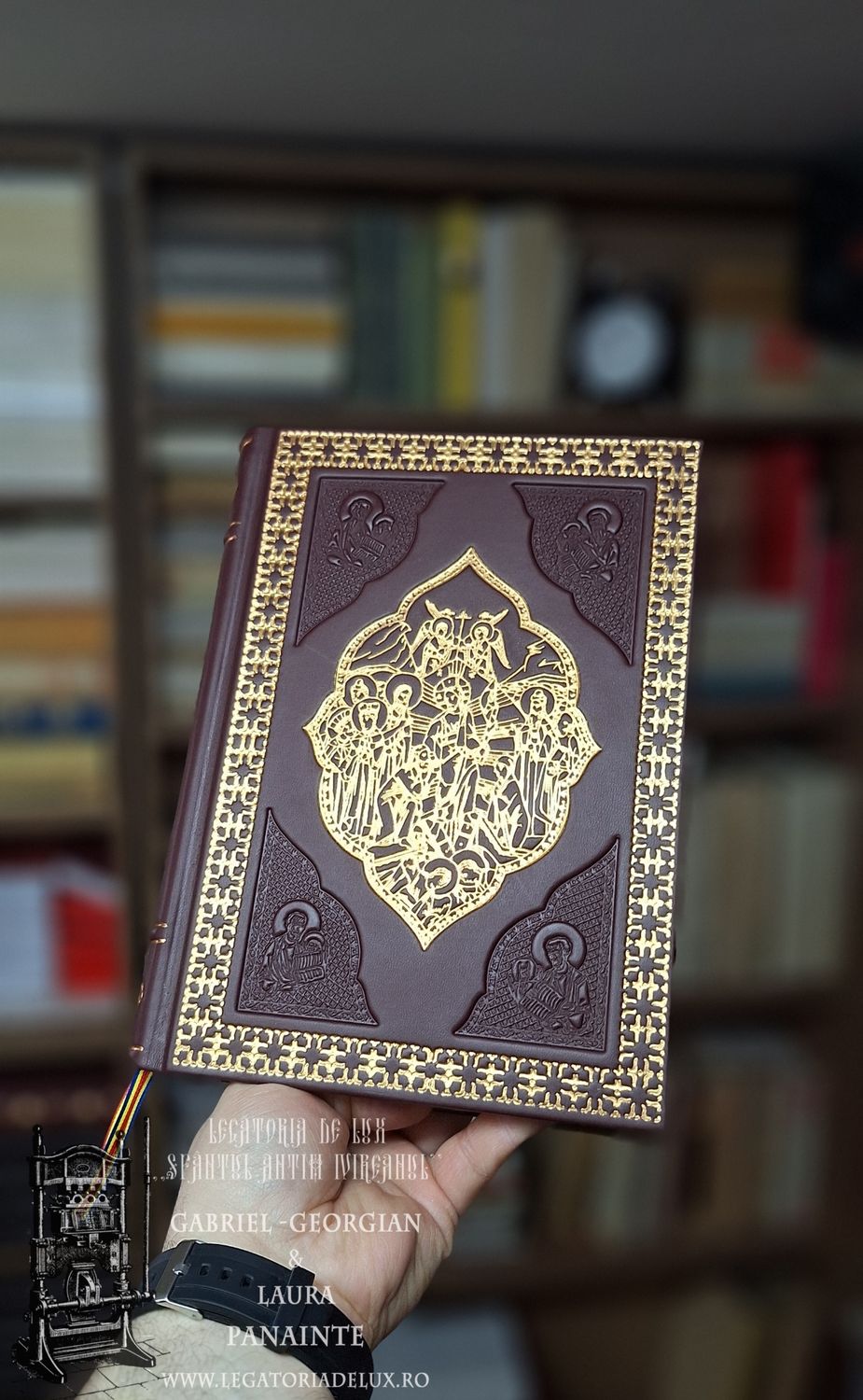 Sfânta Evanghelie ( mică) - (piele naturală) MDL 5 Sfânta Evanghelie ( mică) - (piele naturală) MDL 5