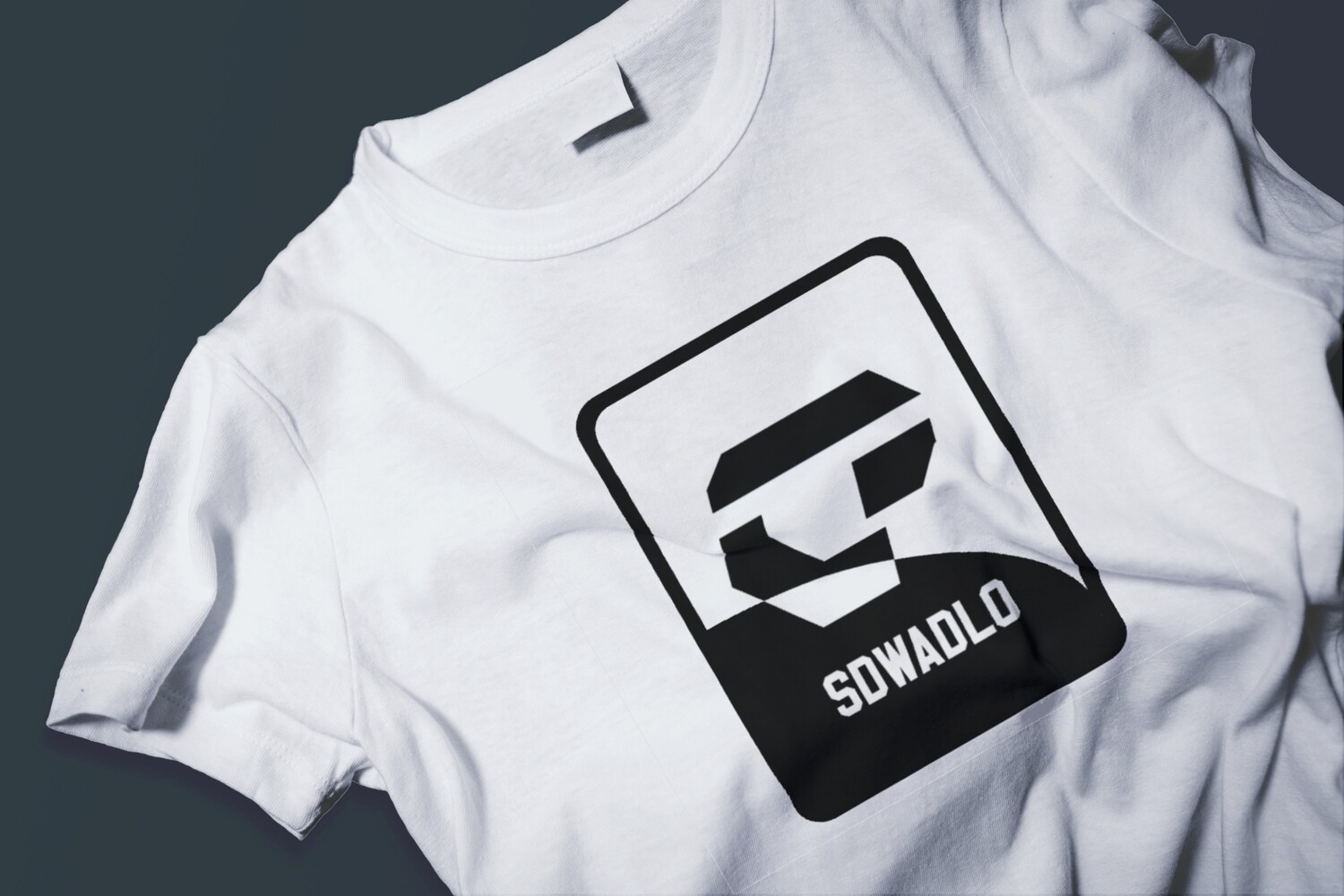 GRAPHIC 21 TEE