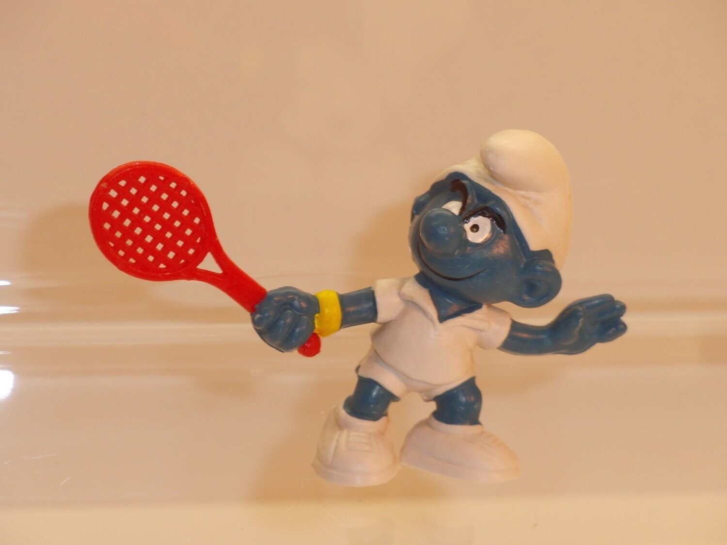 Tennisschlumpf 2.0049 (dunkles blau, Schläger dunkelrot, Kennung Hong Kong)