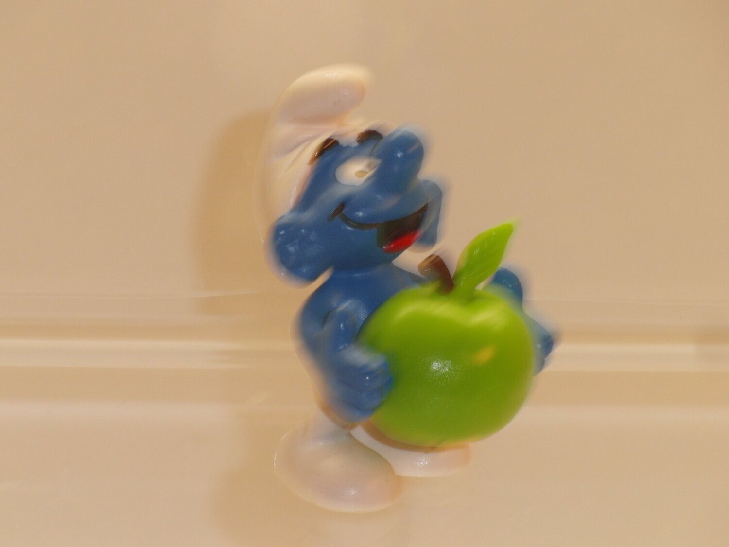 Schlumpf mit Apfel 2.0160 Apfel Hartplastik CE-Zeichen
