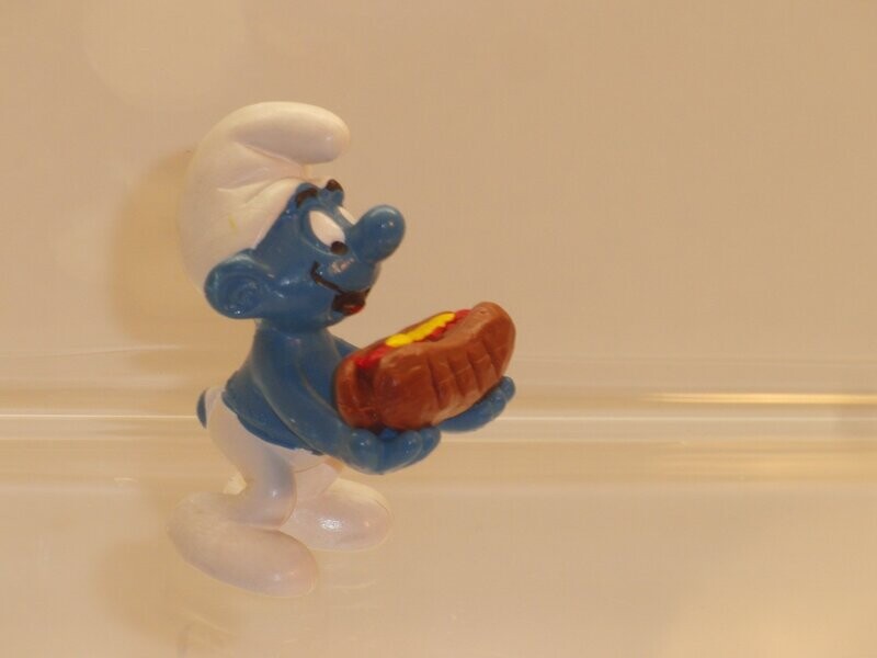 Schlumpf mit Hotdog 2.0169 Brot dunkelbraun Schlumpf mit Hotdog 2.0169 Brot dunkelbraun