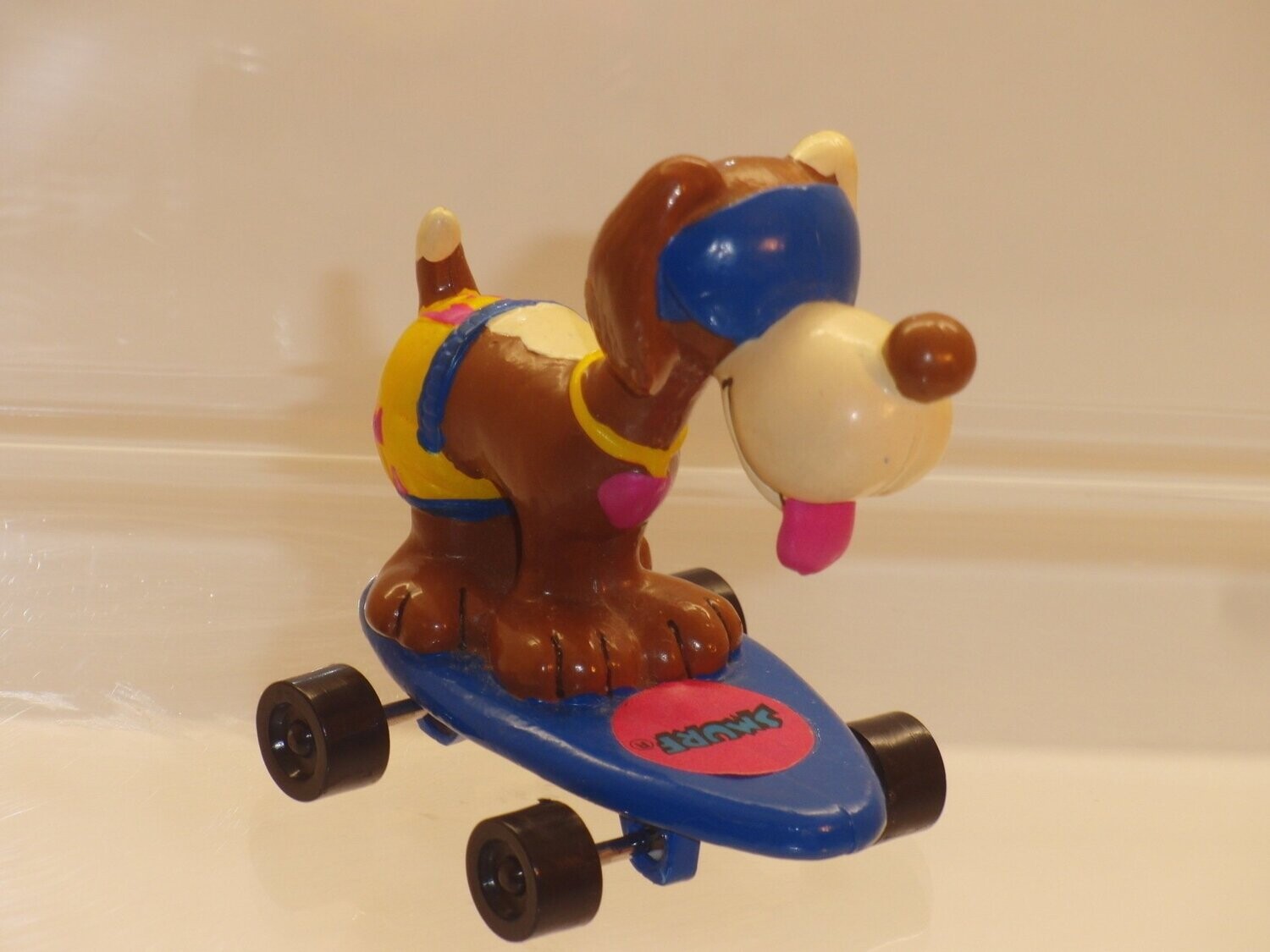 Werbeschlumpf Hardee's Welpi auf Skateboard