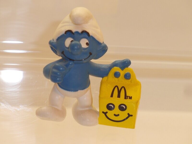 Mc Donald's England: Schlumpf mit Juniortüte Mc Donald's England: Schlumpf mit Juniortüte
