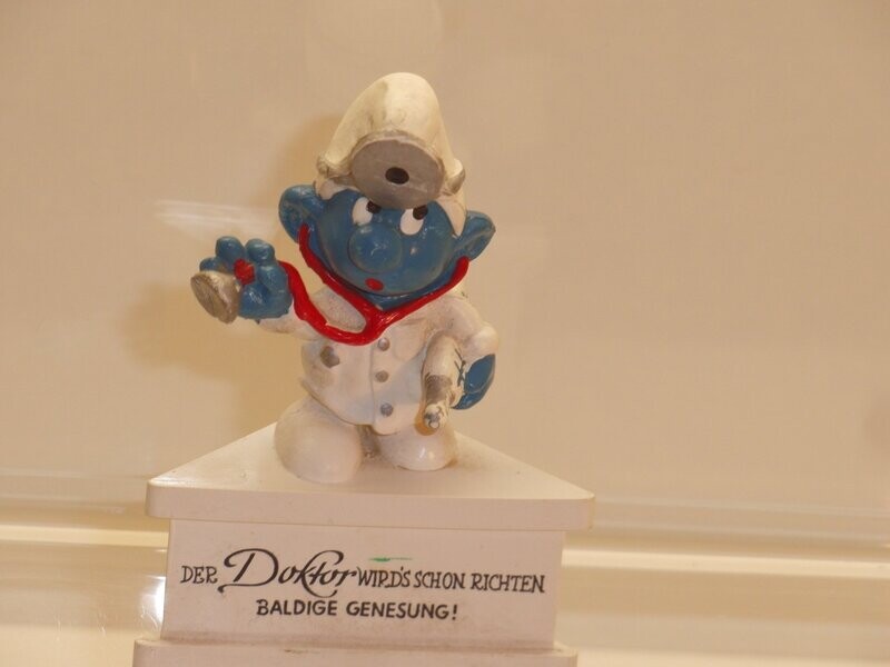 Dreiecks-Sockel: Arzt Dreiecks-Sockel: Arzt "Der Doktor wird's schon richten! Baldige Genesung!"