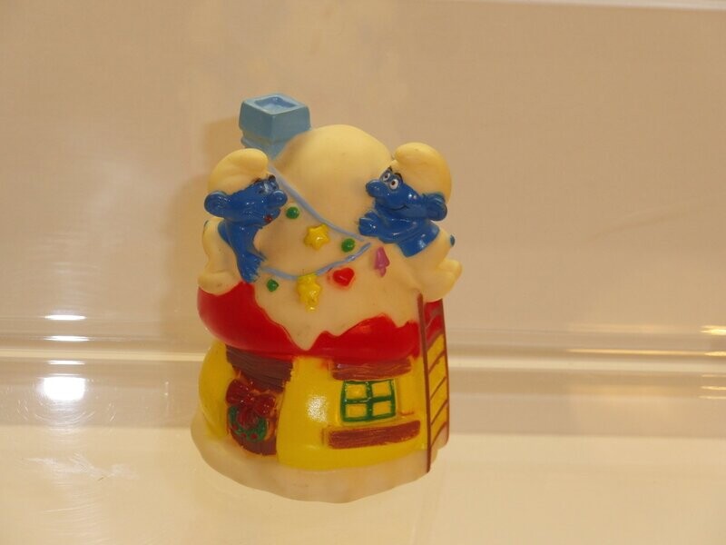 Süßigkeitentopper: Schlumpfhaus mit Weihnachtsschmuck Süßigkeitentopper: Schlumpfhaus mit Weihnachtsschmuck
