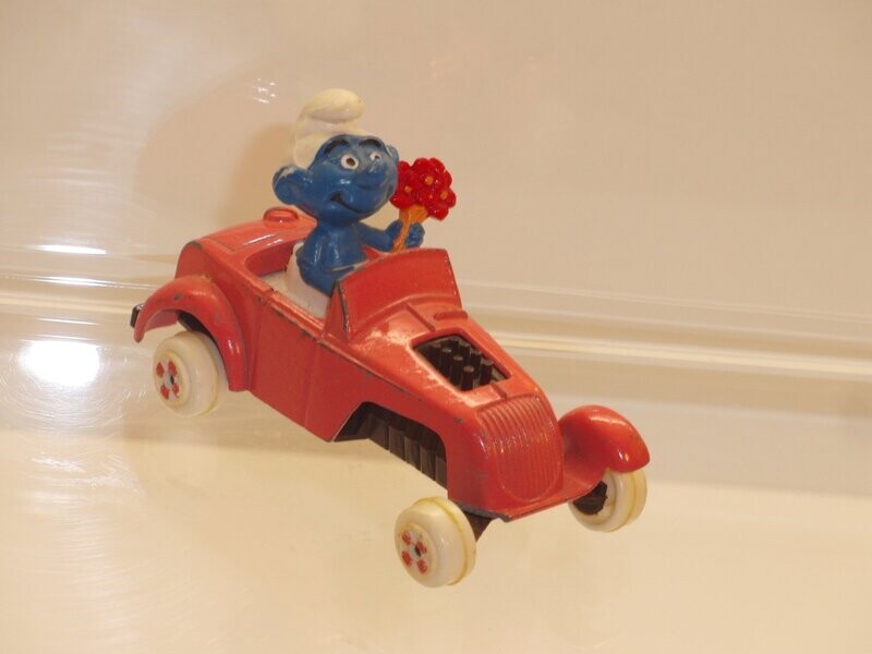Fahrzeuge: Schlumpf im rosa Auto (ESCI 1983) Fahrzeuge: Schlumpf im rosa Auto (ESCI 1983)