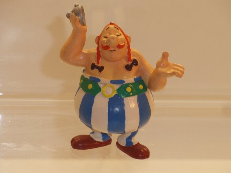 Asterix: Bully 1990: Obelix mit Helm grüßend Asterix: Bully 1990: Obelix mit Helm grüßend