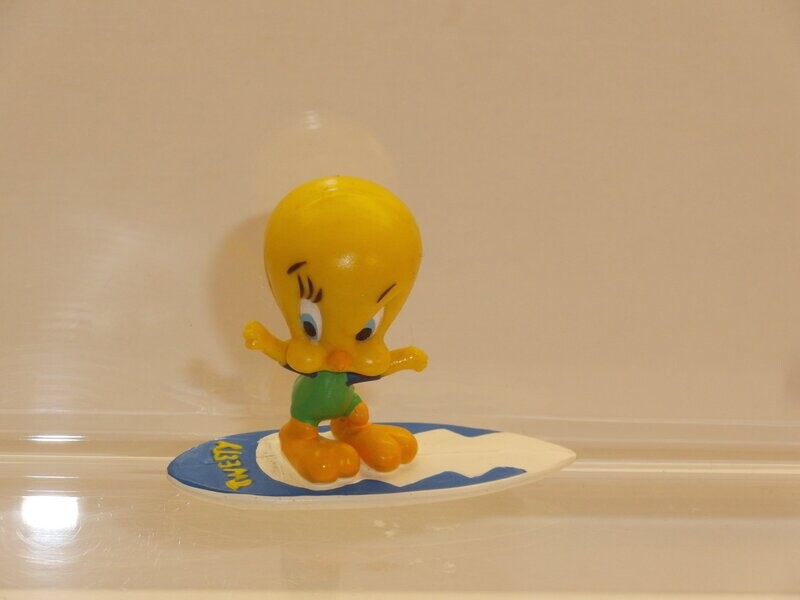 Bugs Bunny & Co.: Bully/Bullyland 1999: Tweety auf Surfbrett Bugs Bunny & Co.: Bully/Bullyland 1999: Tweety auf Surfbrett