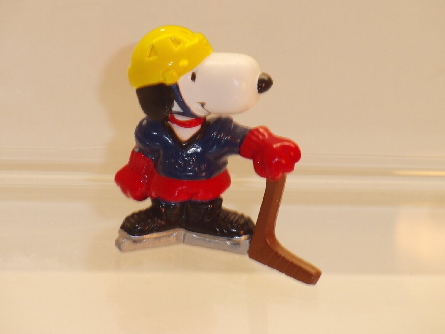 Snoopy/Peanuts: Schleich 2. Serie ab 80er Jahre: Snoopy mit Eishockeyschläger