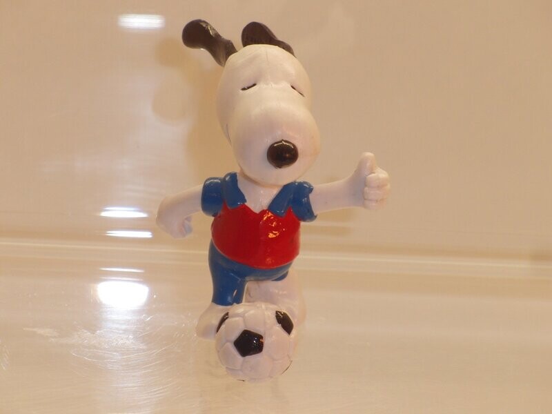 Snoopy/Peanuts: Schleich 2. Serie ab 80er Jahre: Snoopy als Fußballer Snoopy/Peanuts: Schleich 2. Serie ab 80er Jahre: Snoopy als Fußballer