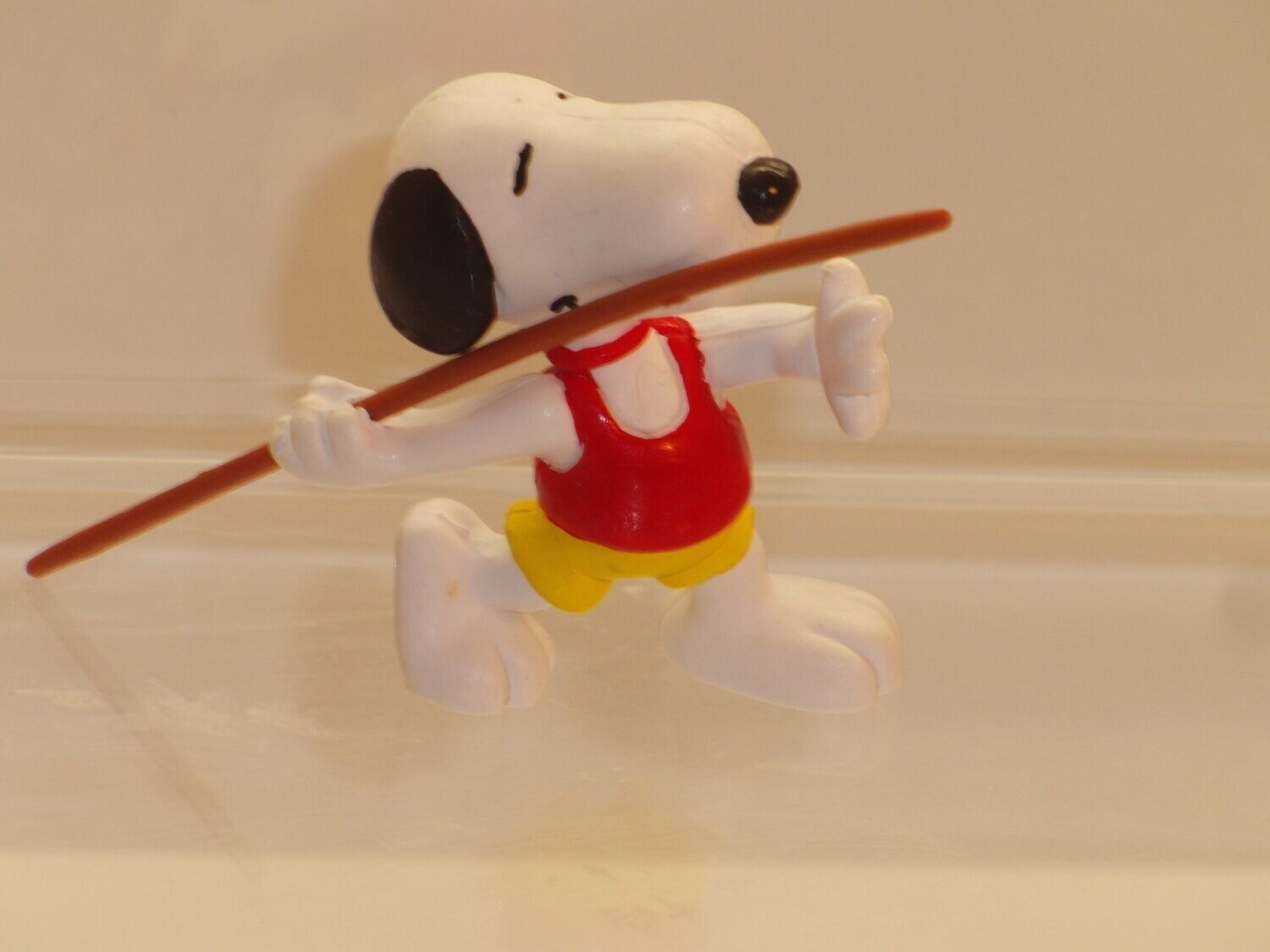 Snoopy/Peanuts: Schleich 2. Serie ab 80er Jahre: Snoopy als Speerwerfer