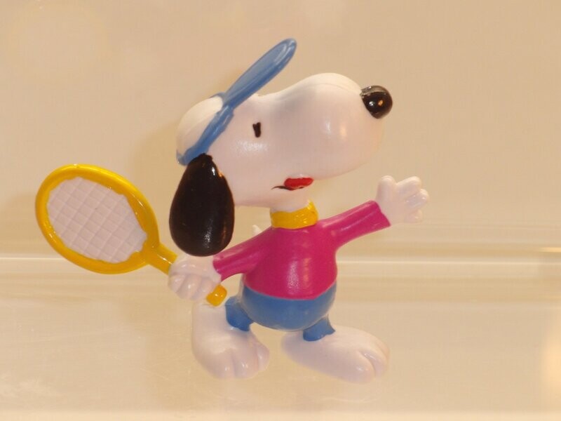 Snoopy/Peanuts: Schleich 2. Serie ab 80er Jahre: Snoopy als Tennisspieler (neue Bemalung pink/blau)