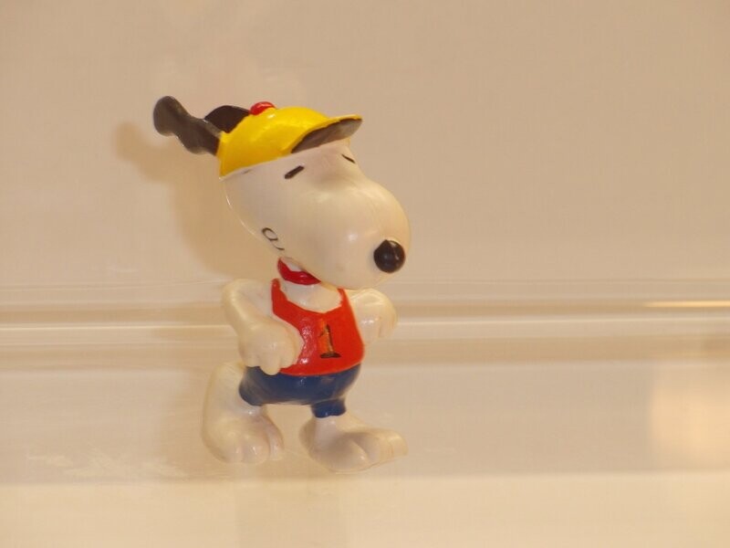 Snoopy/Peanuts: Schleich 2. Serie ab 80er Jahre: Snoopy  als Geher (alte Bemalung rot/blau)