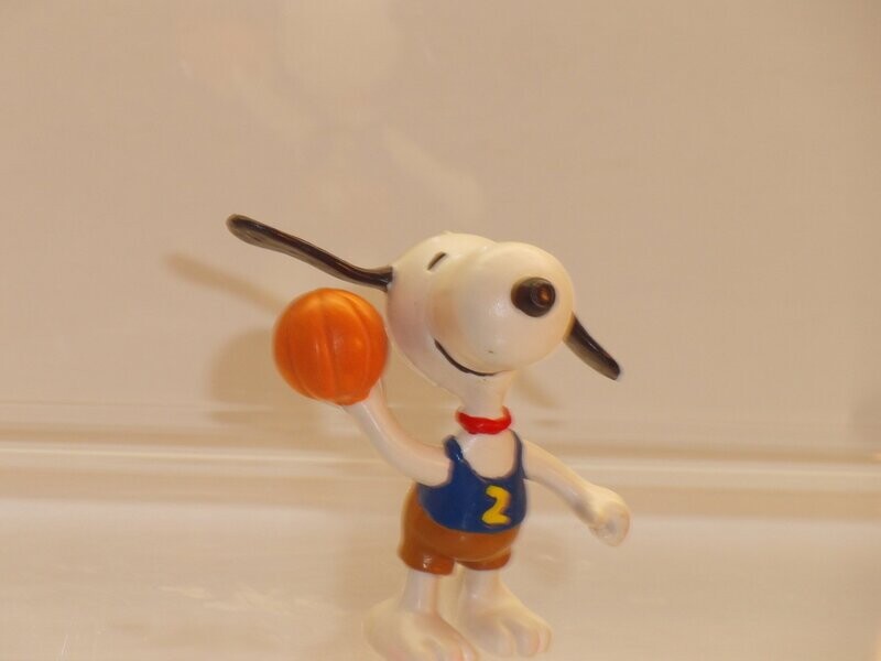 Snoopy/Peanuts: Schleich 2. Serie ab 80er Jahre: Snoopy als Handballer Snoopy/Peanuts: Schleich 2. Serie ab 80er Jahre: Snoopy als Handballer