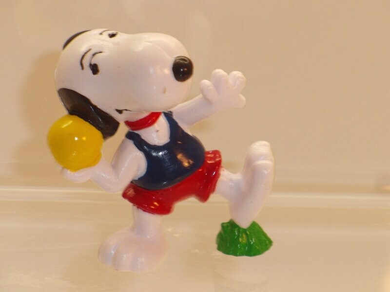 Snoopy/Peanuts: Schleich 2. Serie ab 80er Jahre: Snoopy als Kugelstoßer Snoopy/Peanuts: Schleich 2. Serie ab 80er Jahre: Snoopy als Kugelstoßer