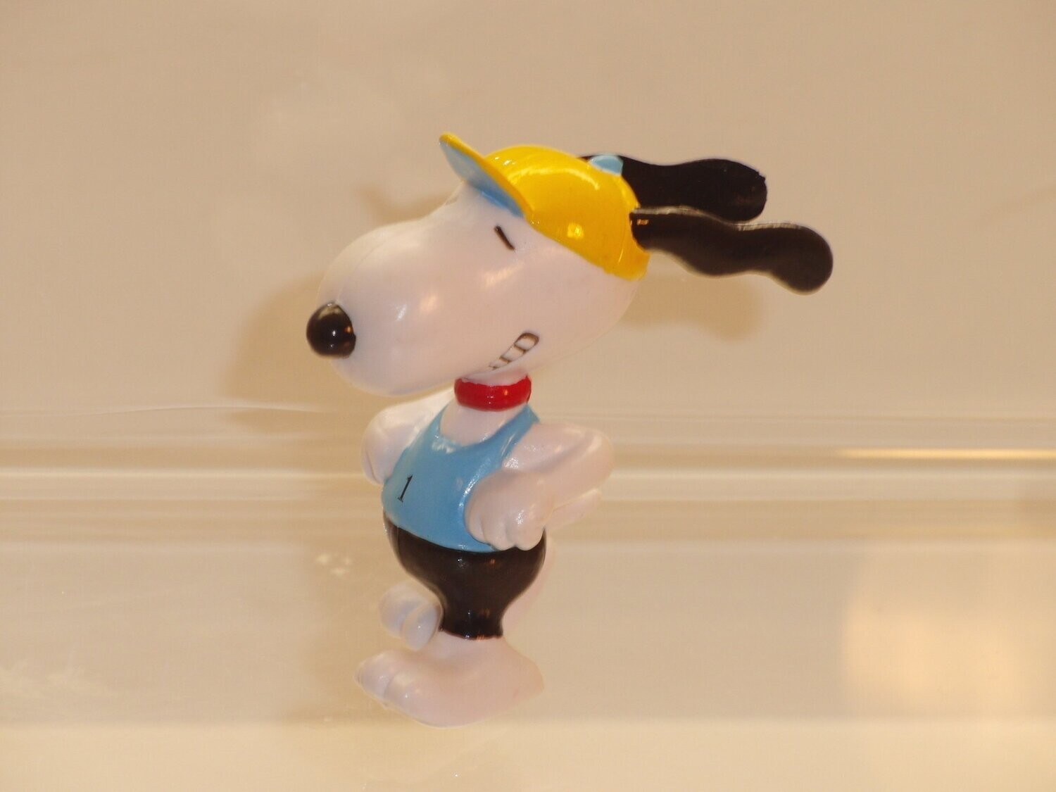 Snoopy/Peanuts: Schleich 2. Serie ab 80er Jahre: Snoopy  als Geher (neue Bemalung hellblau/schwarz)