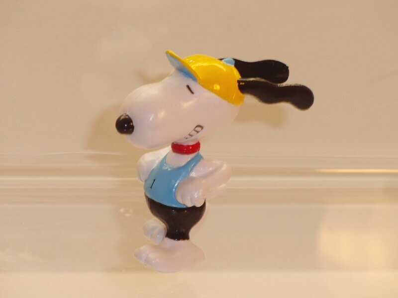 Snoopy/Peanuts: Schleich 2. Serie ab 80er Jahre: Snoopy  als Geher (neue Bemalung hellblau/schwarz)
