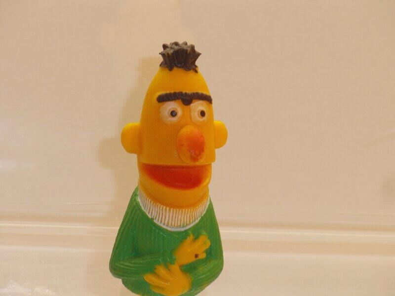 Sesamstraße: Heimo 70/80er Jahre: Bert als Fingerpuppe Sesamstraße: Heimo 70/80er Jahre: Bert als Fingerpuppe