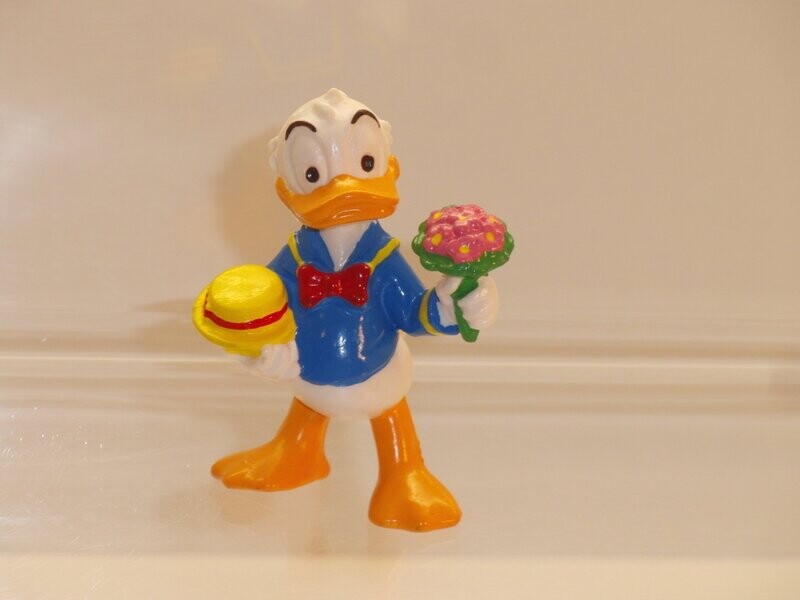 Disney Donald Duck: Bully 80er Jahre: Classic Donald mit Blumenstrauß Disney Donald Duck: Bully 80er Jahre: Classic Donald mit Blumenstrauß