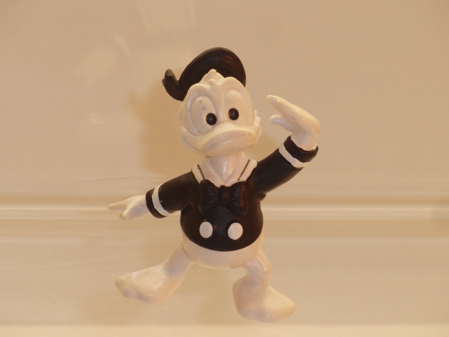 Disney Donald Duck: Bully 80er/90er Jahre: Classic Donald winkend; schwarz/weiß