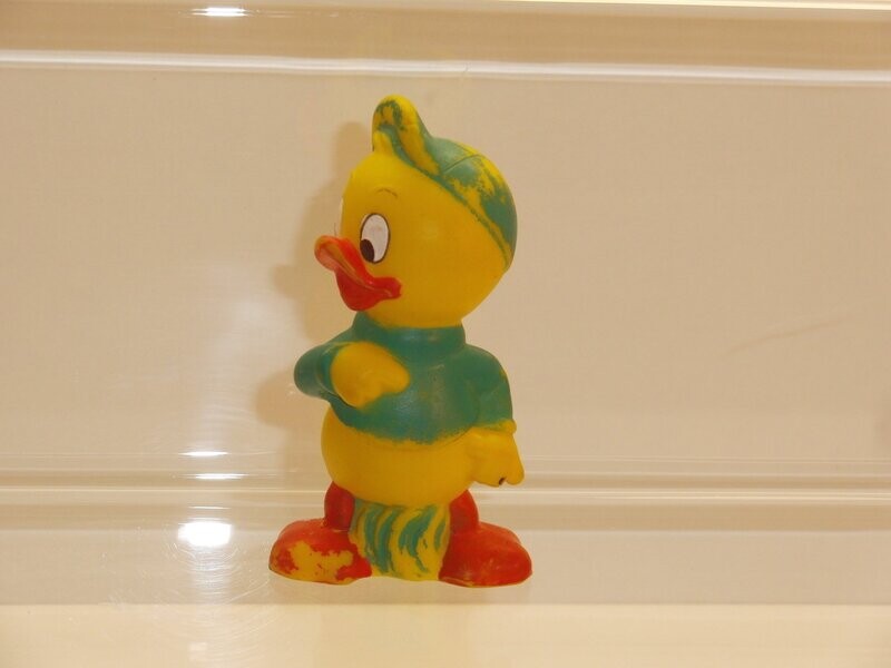 Disney : Donald's Neffen:Goebel 60er/70er Jahre: Neffe Hemd blau/ Mütze blau; als Quietschfigur Nr. 25909