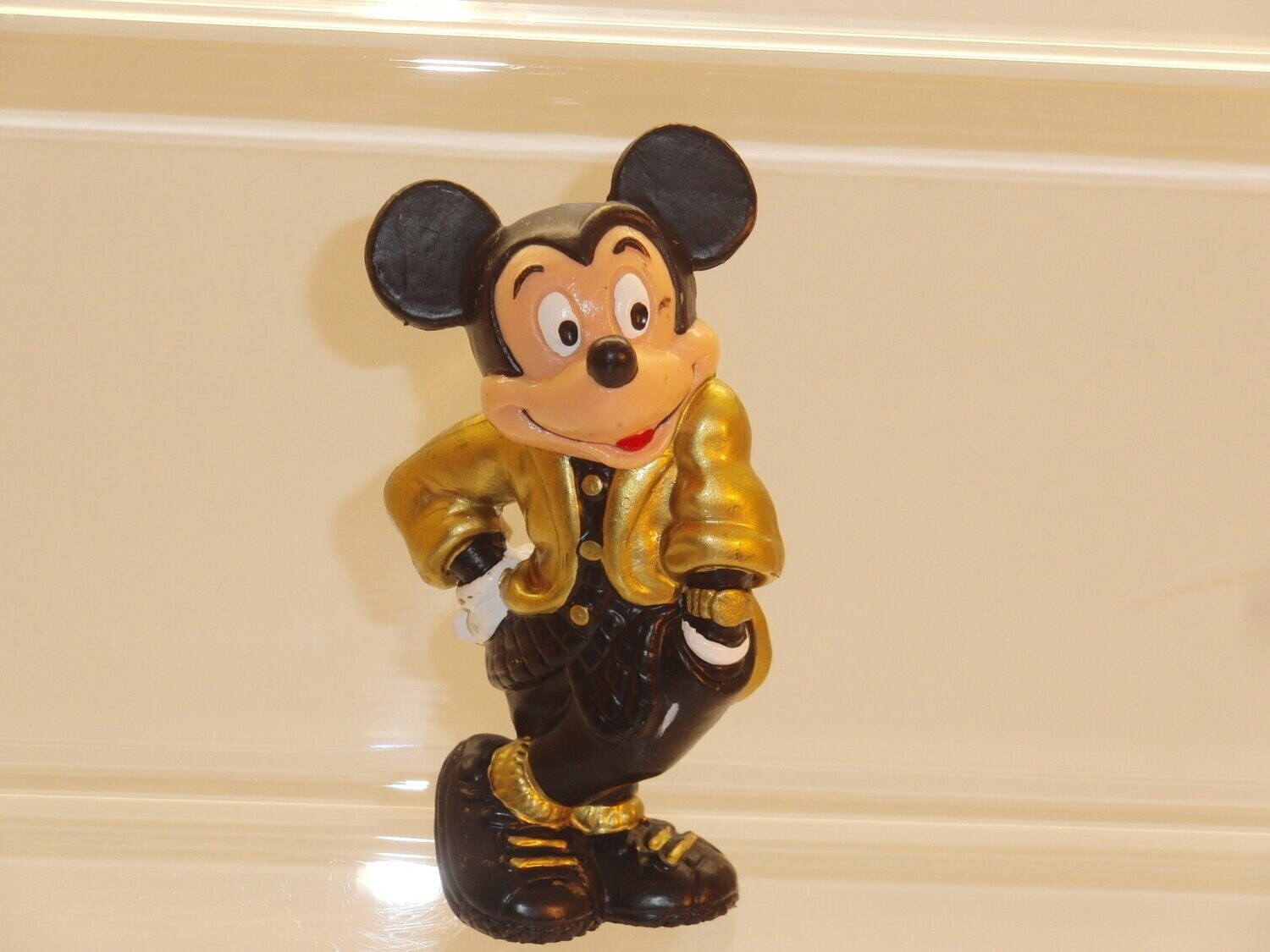 Disney: Micky Maus: Bully/Bullyland 90er Jahre: New Generation: Micky Cool Magnum, Jacke gold/Hose schwarz