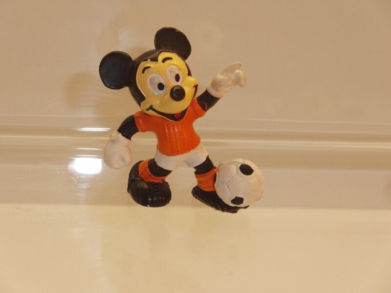 Disney: Micky Maus: Bully 80er Jahre: Micky als Fußballer, Hemd orange Disney: Micky Maus: Bully 80er Jahre: Micky als Fußballer, Hemd orange