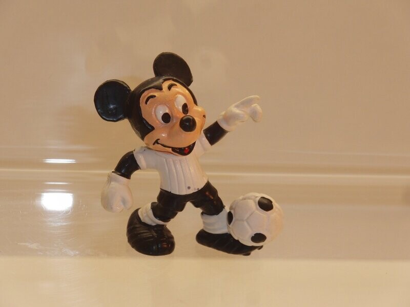Disney: Micky Maus: Bully 80er Jahre: Micky als Fußballer, Hemd weiß Disney: Micky Maus: Bully 80er Jahre: Micky als Fußballer, Hemd weiß