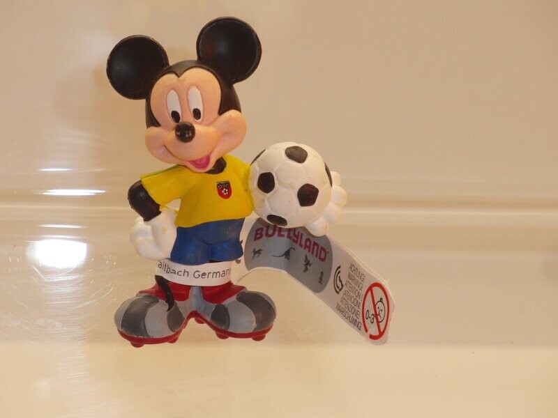 Disney: Micky Maus: Bullyland: Micky als Fußballer, Hemd gelb, 156308 Disney: Micky Maus: Bullyland: Micky als Fußballer, Hemd gelb, 156308