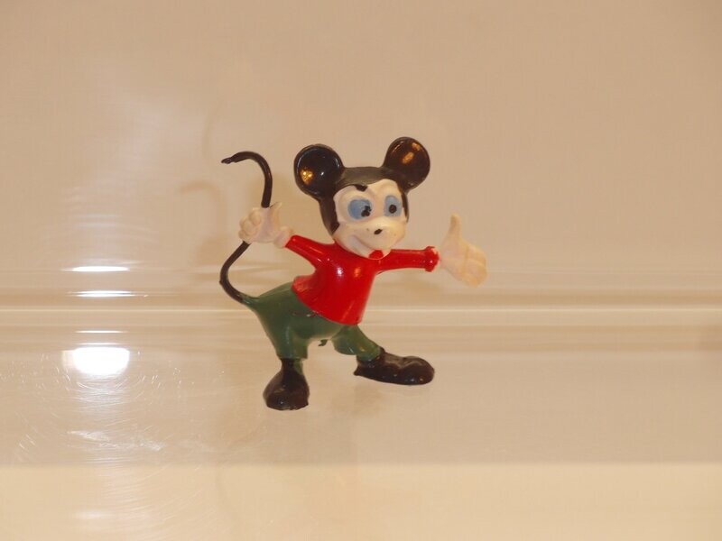 Disney: Micky Maus: Heimo 60er Jahre: Micky Hand am Schwanz; Hemd rot, Hose grün