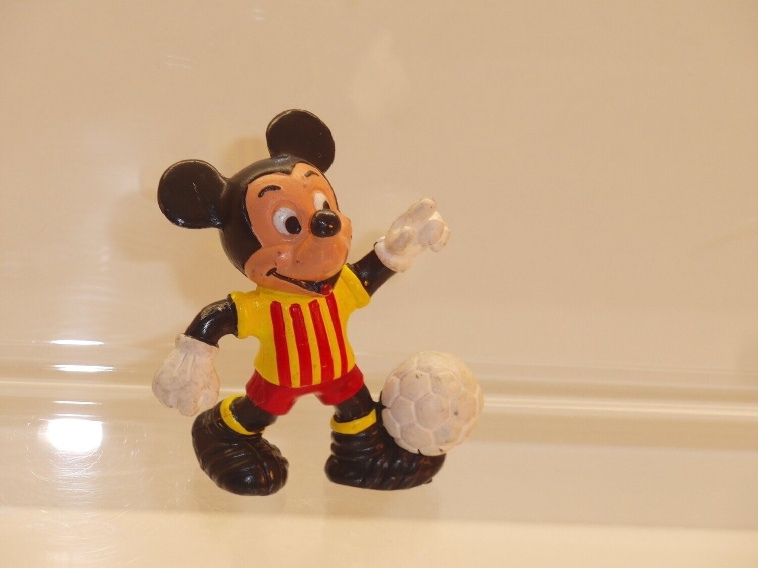 Disney: Micky Maus: Comics Spain 80er Jahre:  Micky als Fußballer, Trikot gelb/rot