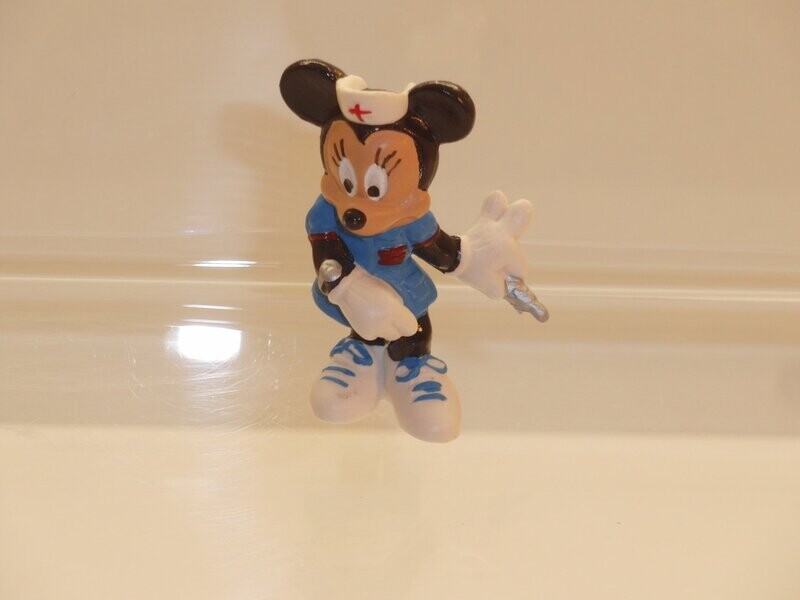 Disney: Minnie Maus: Bullyland: Minnie als Krankenschwester Disney: Minnie Maus: Bullyland: Minnie als Krankenschwester