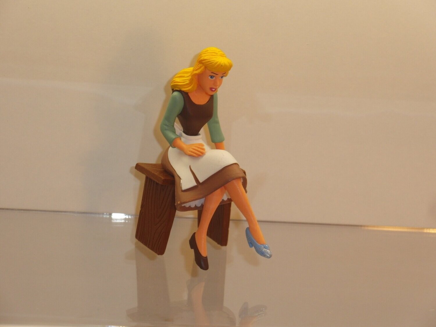 Disney's Cinderella: Bullyland am 2005: Cinderella als Aschenputtel 12362