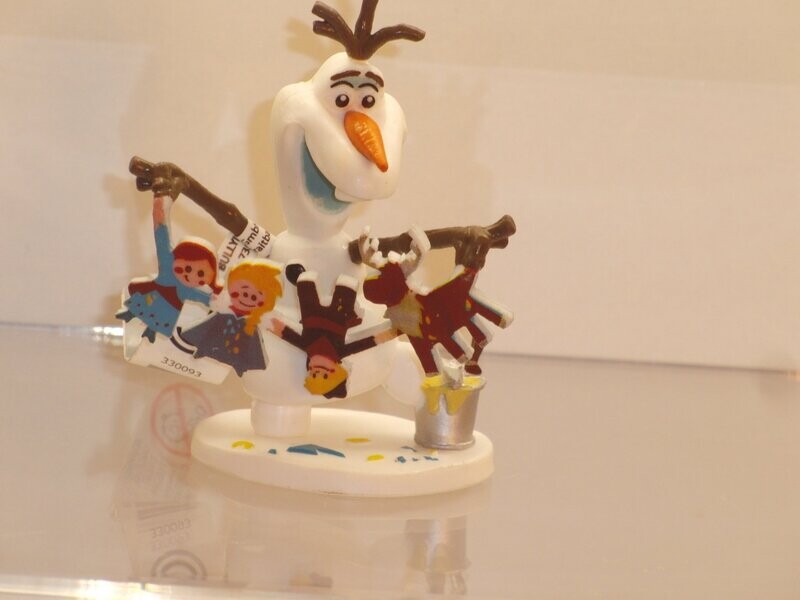 Disney's Frozen - Die Eiskönigin: Bullyland:  Olaf mit Girlande 12943