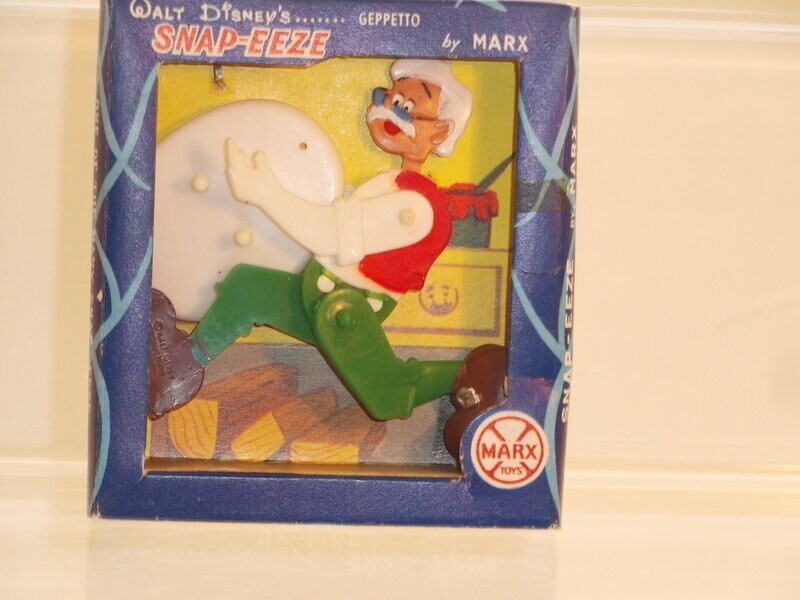 Disney's Pinocchio: Marx 60er/70er Jahre: SNAP-EEZE: Gepetto als bewegliche Flachfigur auf Standsockel in Verpackung