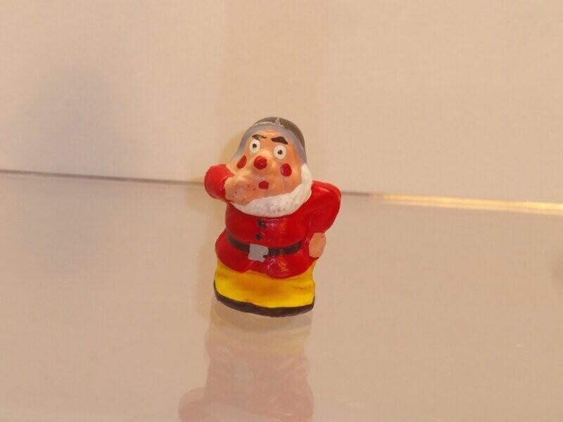 Disney's Schneewittchen: Heimo 60er Jahre: Hatschi (Hemd rot) Disney's Schneewittchen: Heimo 60er Jahre: Hatschi (Hemd rot)