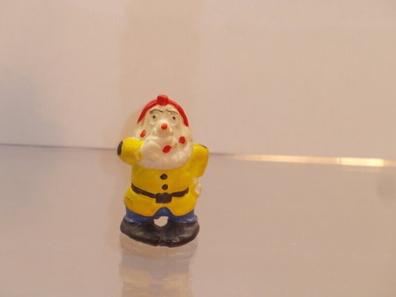 Disney's Schneewittchen: Heimo 60er Jahre: Hatschi (Hemd gelb) Disney's Schneewittchen: Heimo 60er Jahre: Hatschi (Hemd gelb)