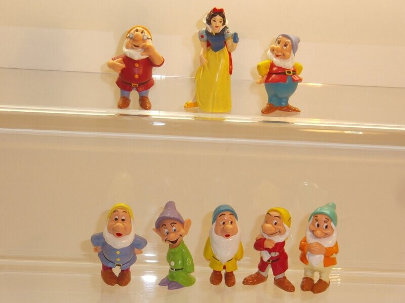 Disney's Schneewittchen: Disney Park/ Disney Store: Schneewittchen und die 7 Zwerge (Satz mit 8 Figuren)